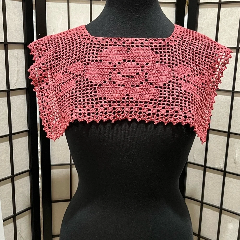 Chic  RICH Pink FLORAL DESIGN Crochet COLLAR HANDMADE SIZE 16x 19”